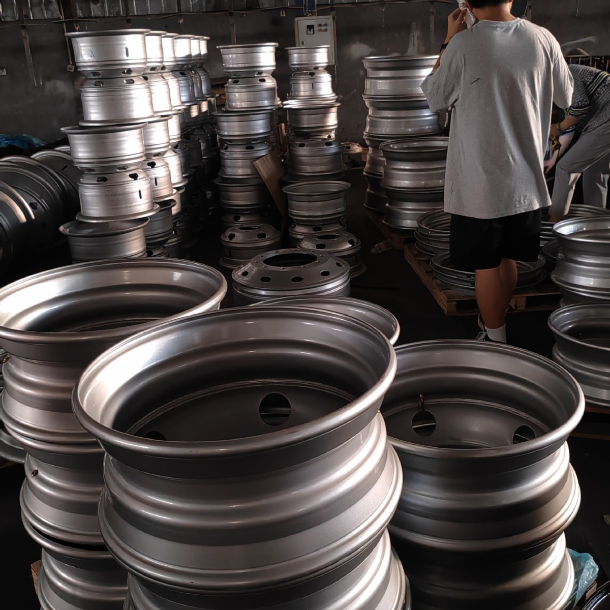 卡车大货车钢圈轮毂 防爆胎轮毂 8.25加厚轮毂真空钢圈 铝圈-阿里巴巴