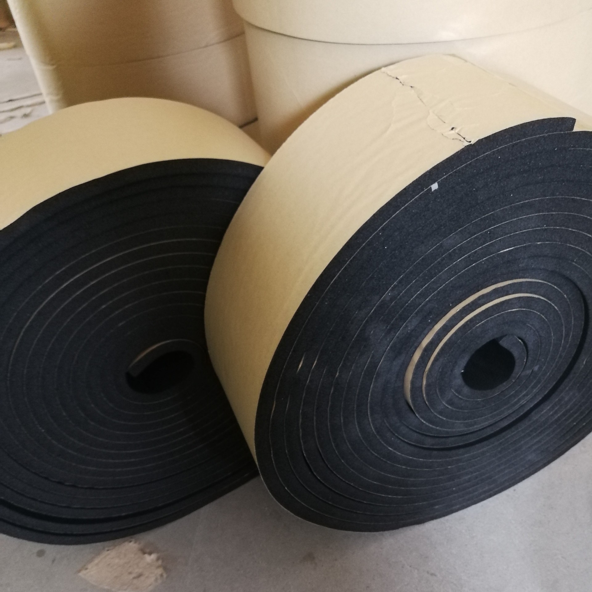 华美不干胶专用胶带 保温接缝专用胶带橡塑海绵胶条现货