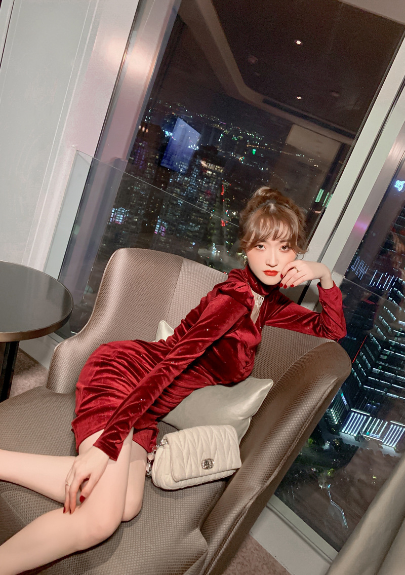 2023秋装新款法式名媛复古丝绒连衣裙红色闪闪年会轰趴包臀裙4603