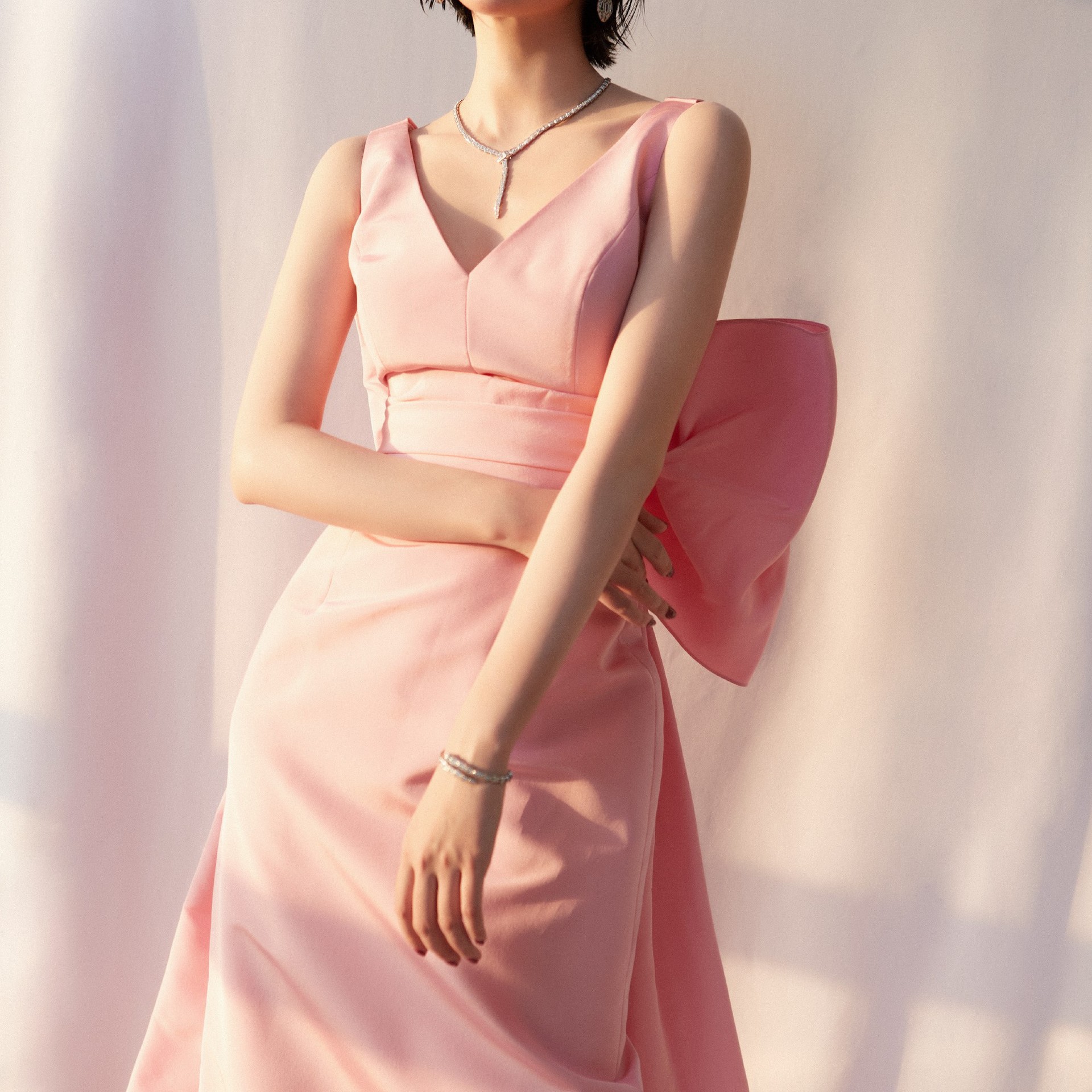 唐艺昕同款粉色v领立体大蝴蝶结修身长款礼服连衣裙生日晚礼服女