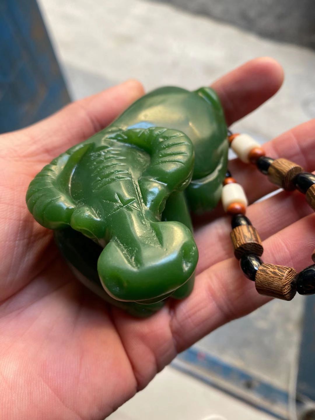 新疆和田玉碧玉生肖牛把件 玉石生肖牛手把件 本命年牛把件把玩件