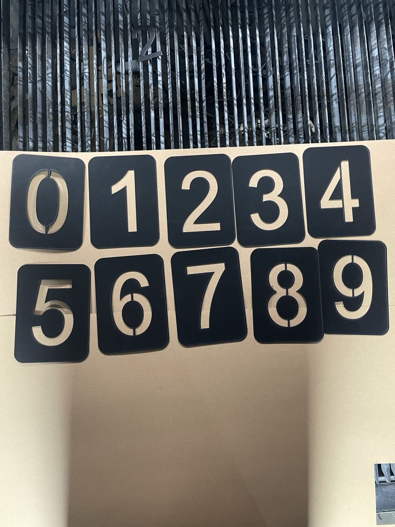 pvc镂空数字模板喷漆字模镀锌铁板0-9a-z空心字编号喷字模具