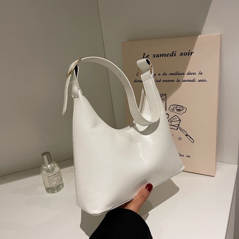 Cross-Border 2022 Early Spring Korean Style Crescent Underarm Women's Bag Simple Crescent Shoulder Bag High Texture Half Moon Handbag