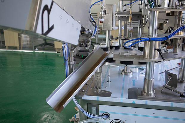 凝胶牙膏罐装机 高速塑料软管尾封机 全自动化妆品膏体灌装封尾机