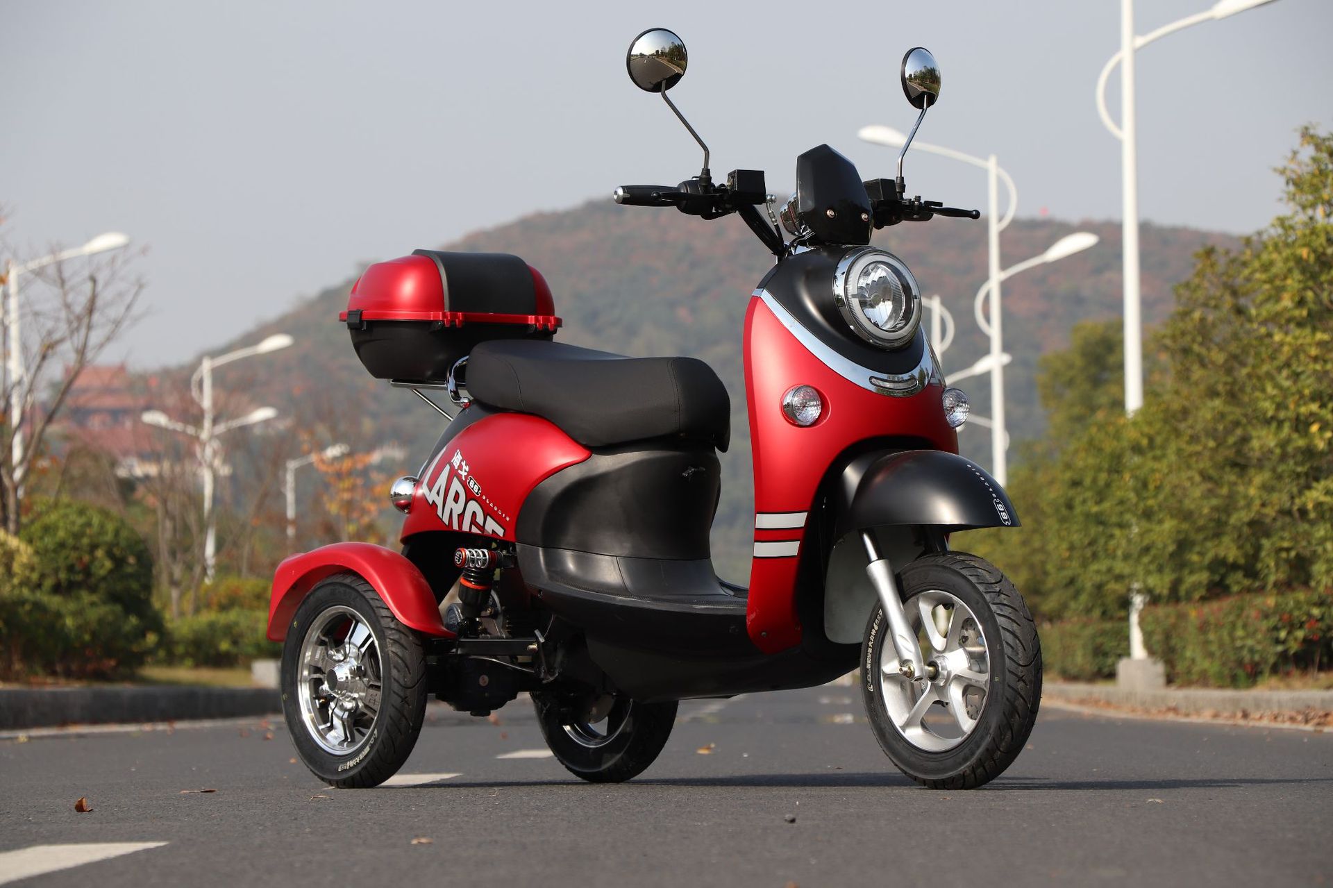 小龟王电动三轮车家用小型接送孩子电瓶代步车老年人休闲车可上牌