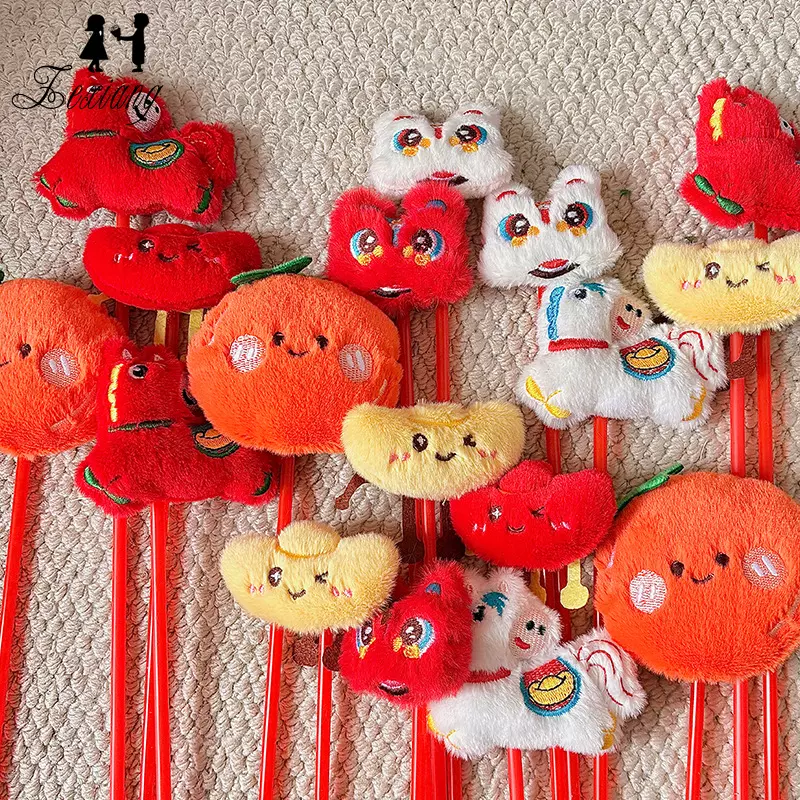 2026马年卡通插件年宵福桶装饰插卡醒狮小马毛绒公仔新年花束配饰