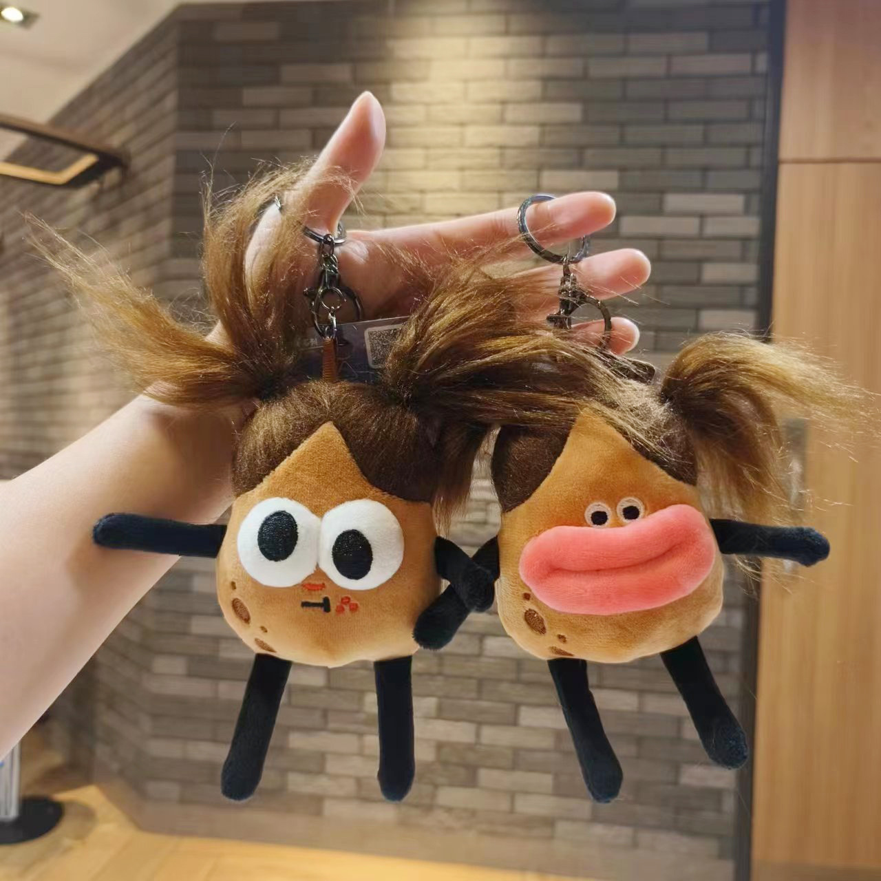 毛炸小款玩偶玩具毛绒小搞怪钥匙挂件土豆娃娃书同红香肠新品钥匙