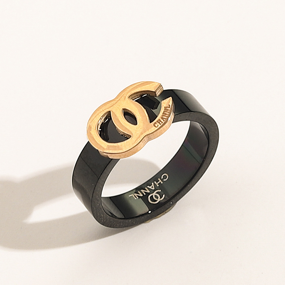 小香风黑金戒指带钢印 双c香奶奶指环热销欧美钛钢戒指香家