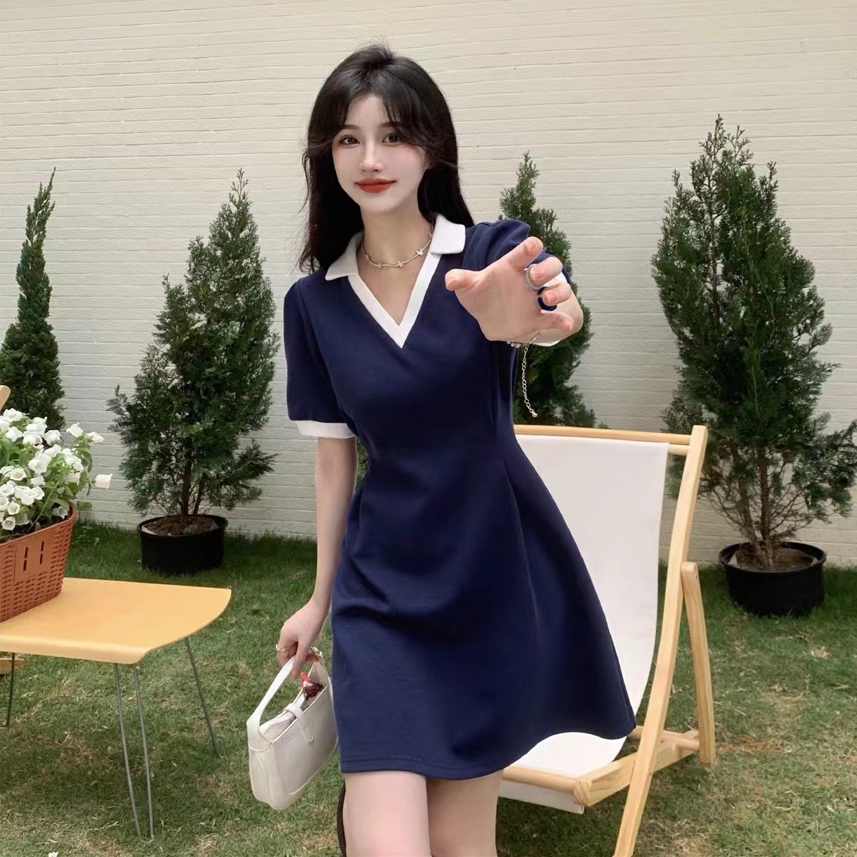 V-neck Tight Waist A- line Dress Small Design Sense Niche French Dress 2023 Women's Summer New