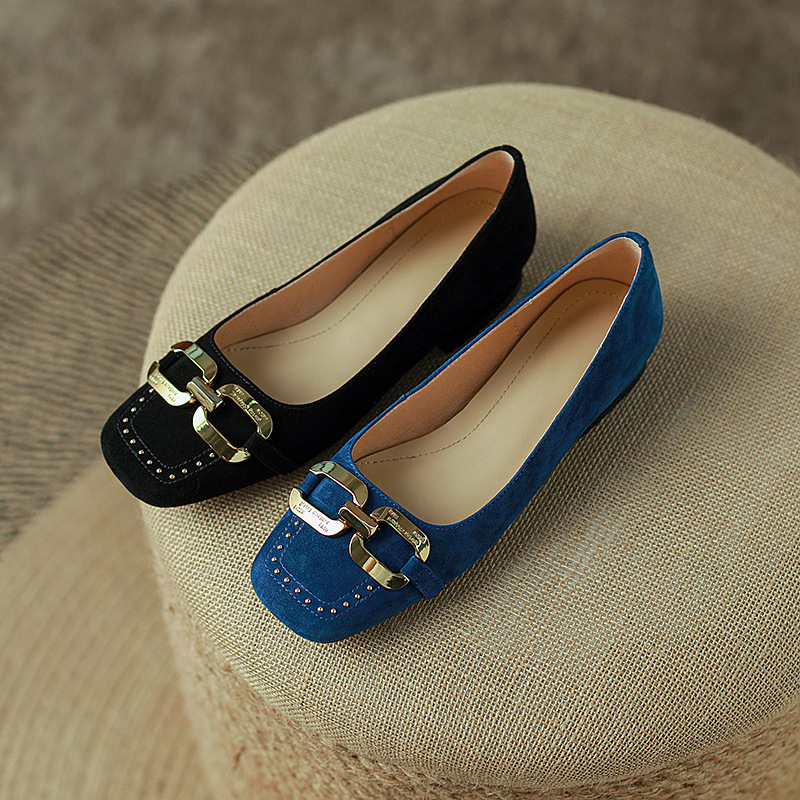 成都圆头单鞋女秋新款低跟磨砂皮通勤百搭金属扣平底鞋浅口瓢鞋子