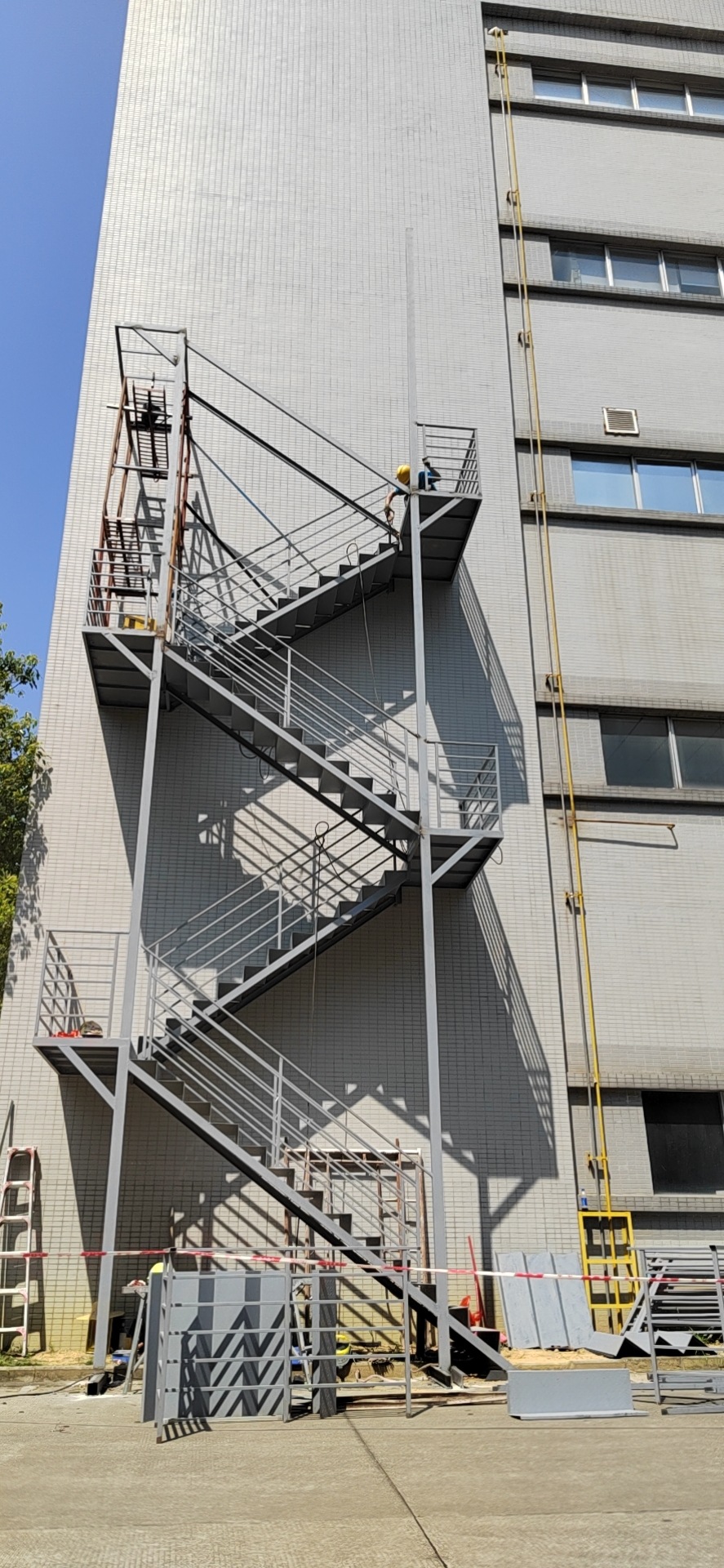 消防楼梯/厂房户外消防楼梯/深圳楼梯厂家/室外钢梯/楼梯/铁梯