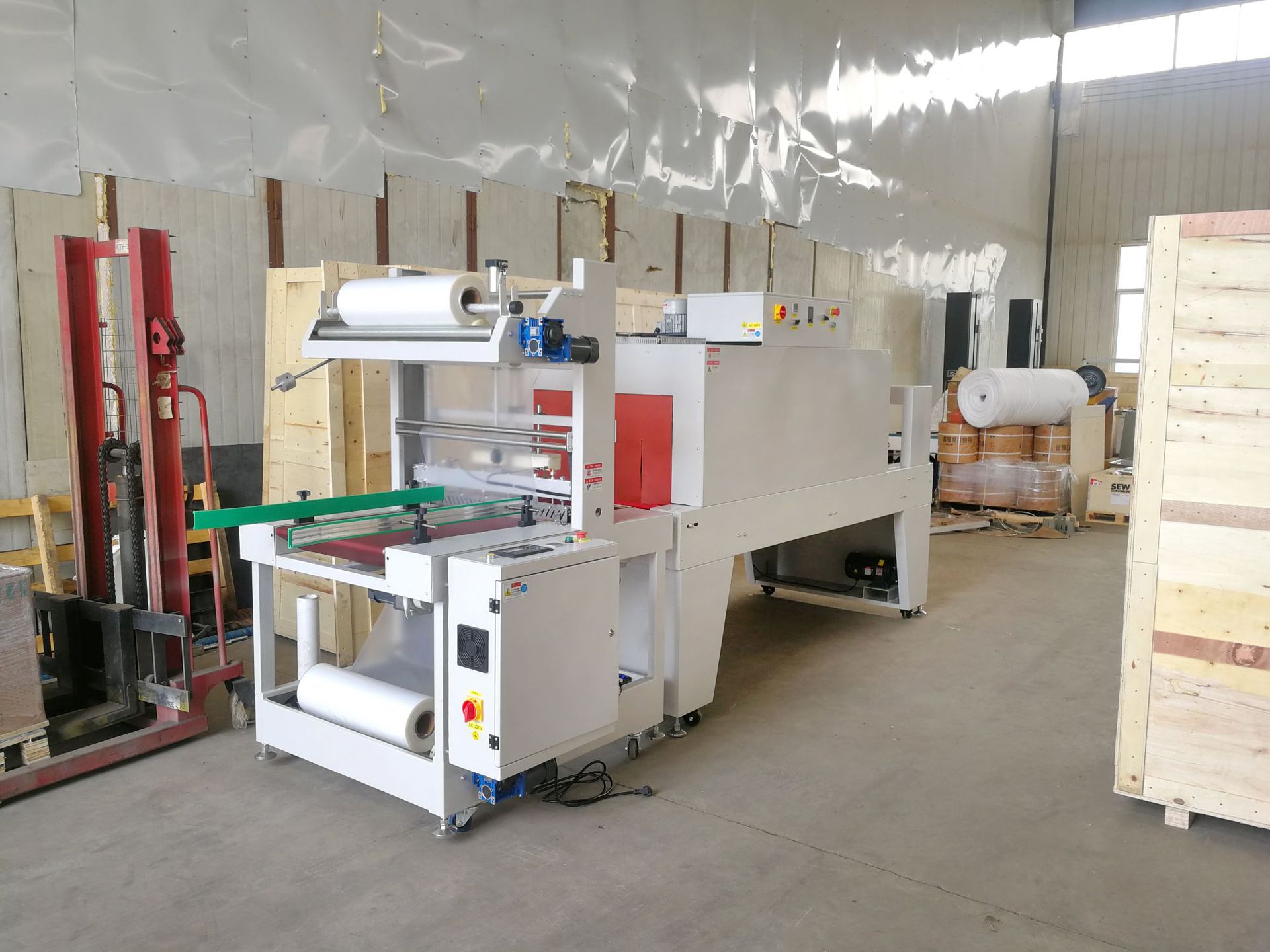 全自动袖口式热收缩包装机 用于饮料,矿泉水纸箱防潮加固等