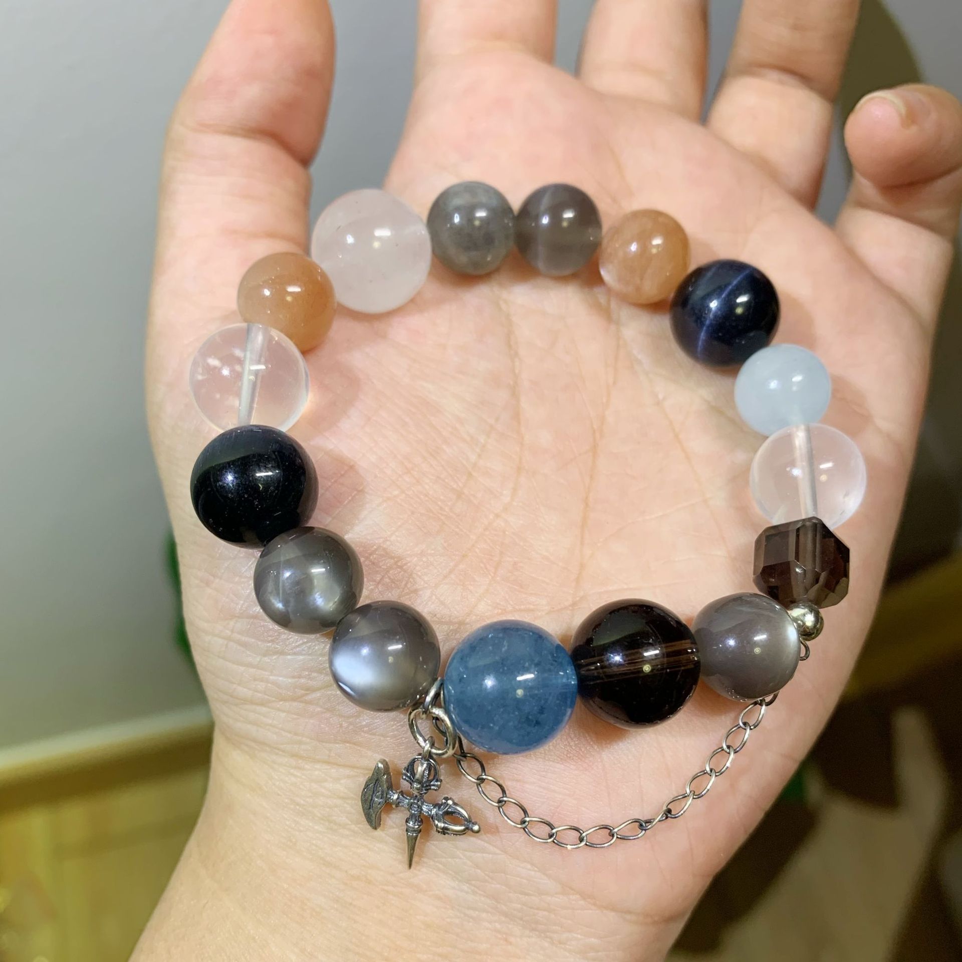 天然水晶手串月光石小众设计魔鬼蓝海蓝宝银月光茶晶s925银手串
