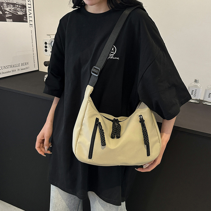 流行女包春夏季新款女士轻便斜挎包上班通勤简约休闲尼龙布单肩包