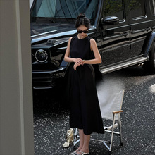虎纹皱黑色连衣裙新款茶歌法式高端精致长裙米白色