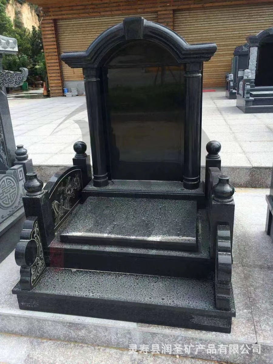 墓地黑色墓碑