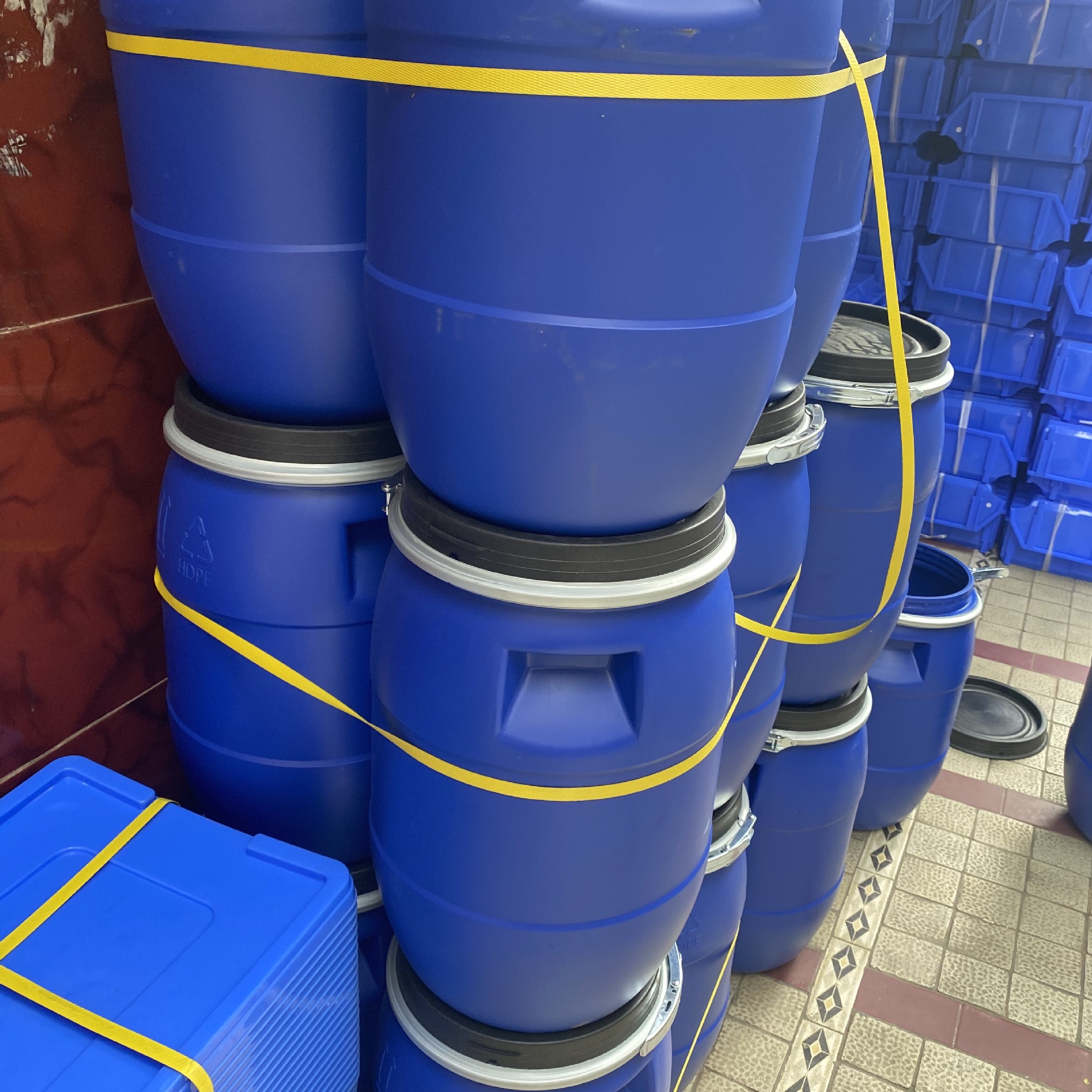 塑胶化工桶 铁箍桶密封液体周转桶塑料水桶30l50升120升铁箍桶