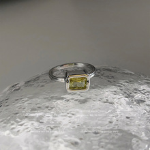 韩国方形橄榄绿锆石戒指女小众设计食指戒高级感个性指环可调节