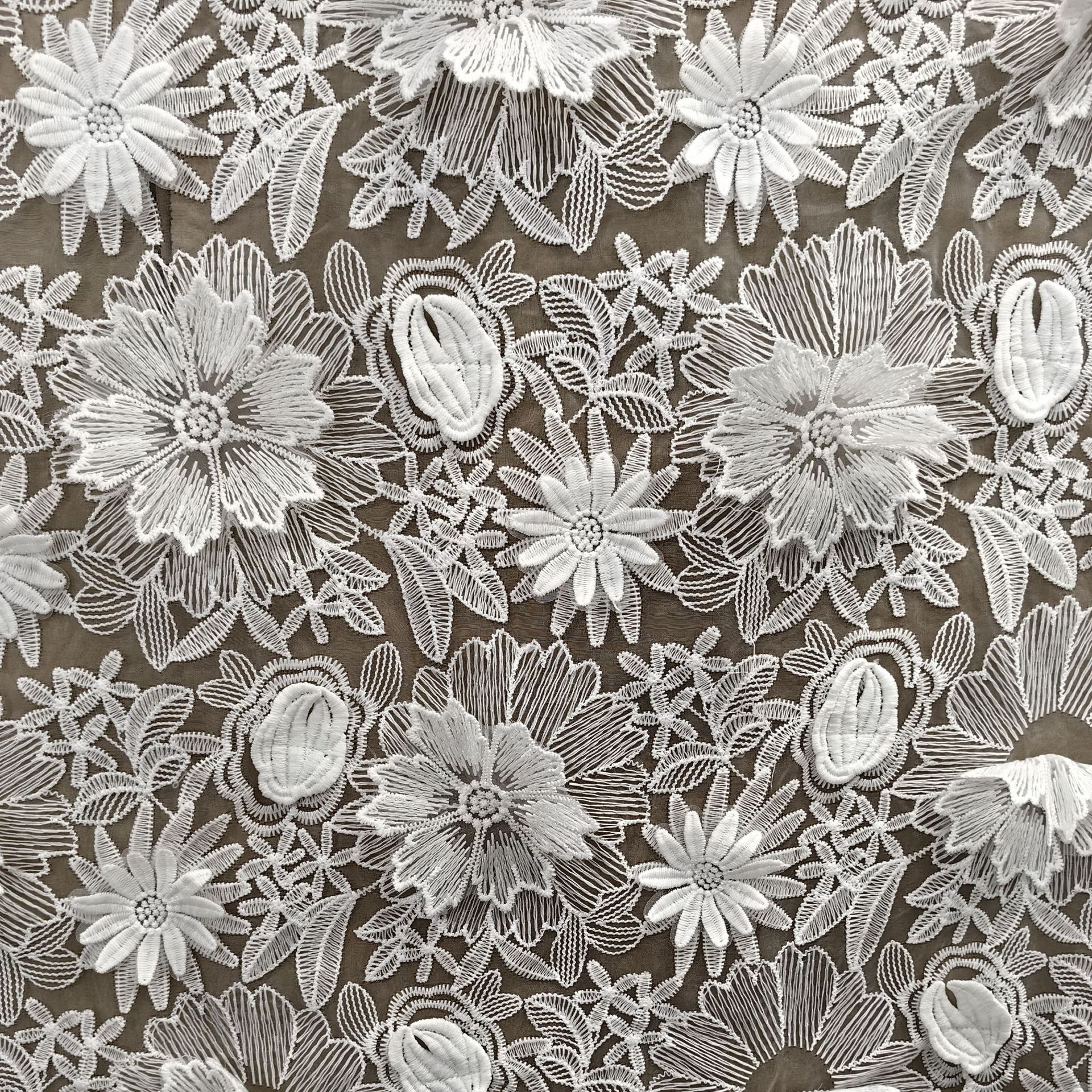 春夏新款欧根纱连衣裙水溶刺绣面料 女装舞台服立体花朵绣花布料