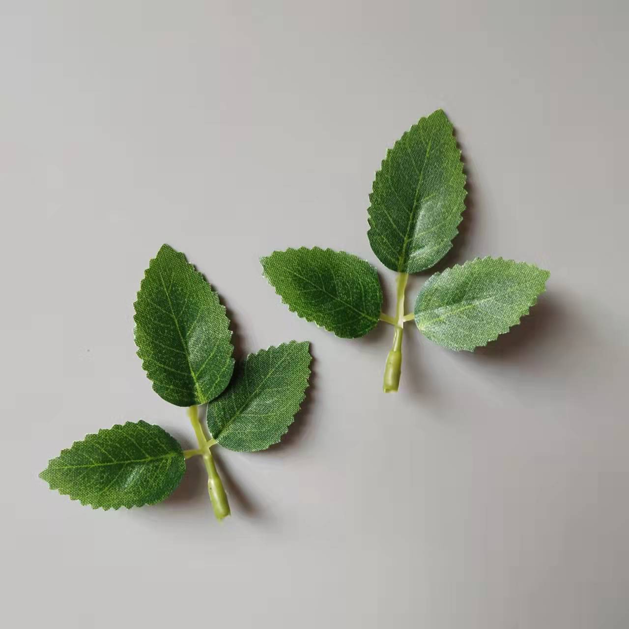 三叉玫瑰叶子 仿真丝印树叶绿色婚庆插花装饰假叶子单支叶子批发