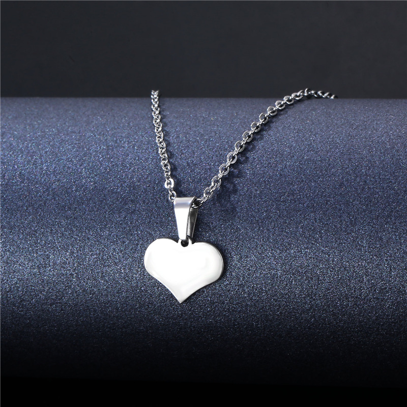 Amazon Hot Accessories New Special-Interest Design Simple Peach Heart Necklace Women's Simple Heart Shape Clavicle Heart-Shaped Pendant