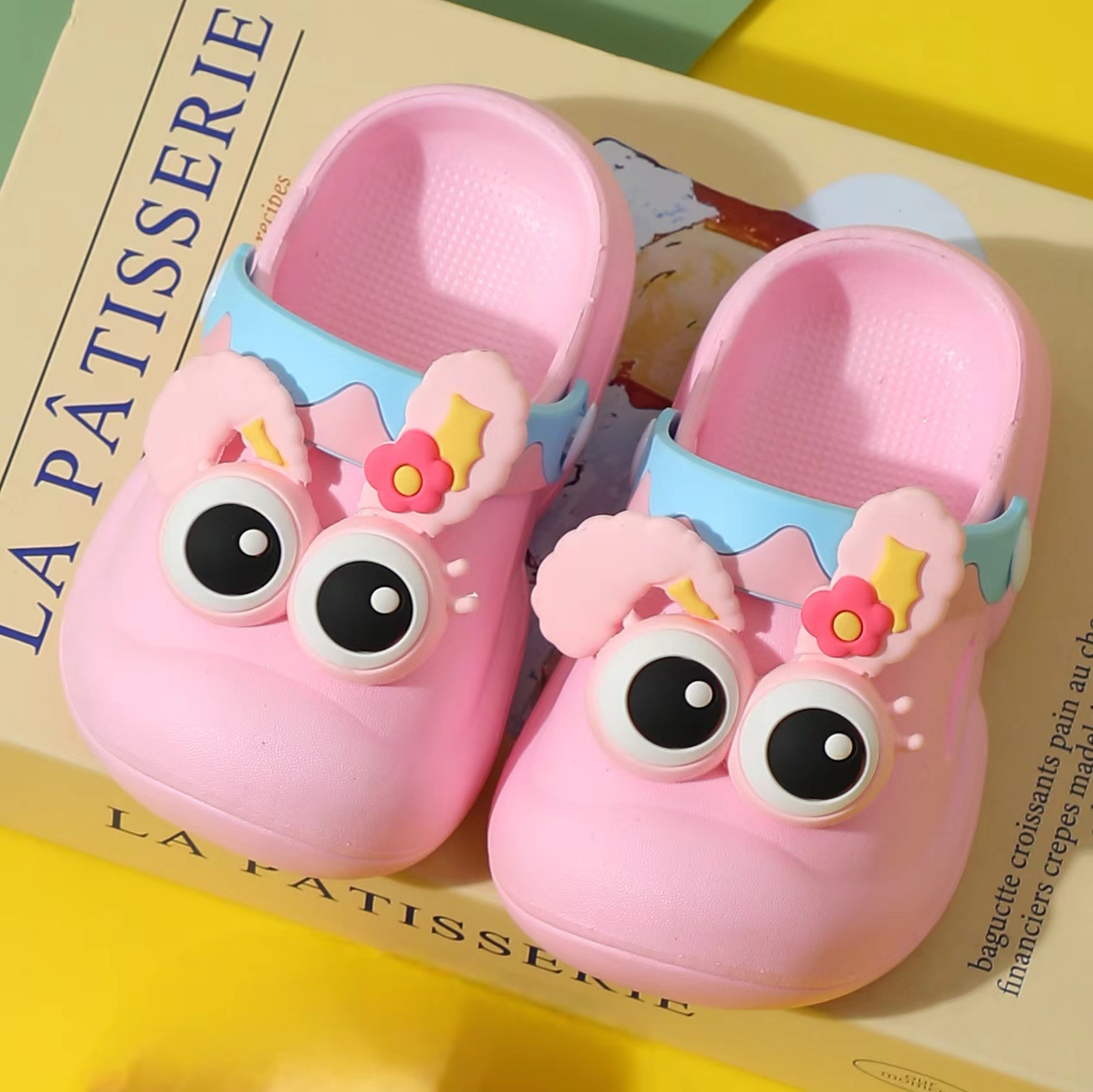 Children's Slippers Summer Cartoon Non-Slip Children's Hole Shoes Big and Small Children Indoor and Outdoor Anti-Collision Pump Beach Sandals