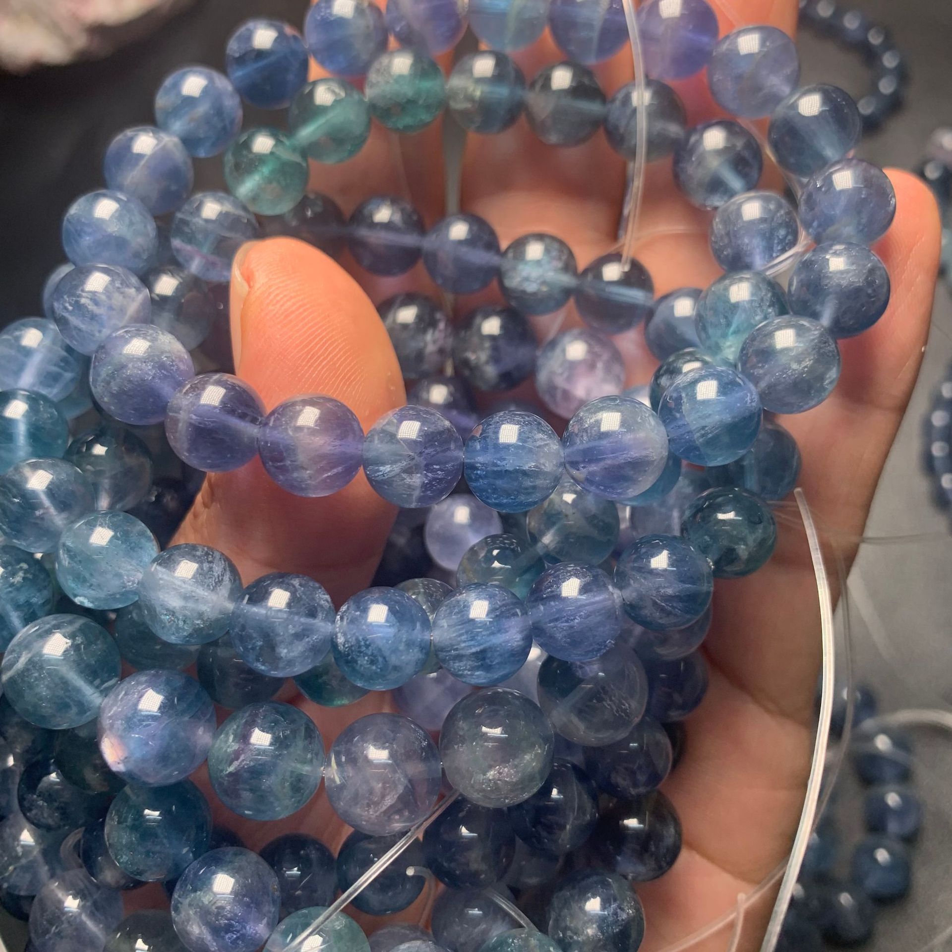批发天然蓝萤石手串散珠diy手链色浓无杂羽毛萤石 天然蓝萤石手串-阿