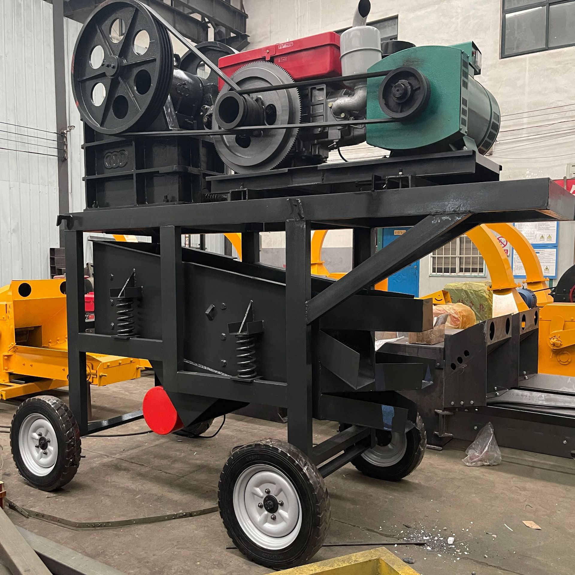 小型移动式颚式破碎机建筑垃圾粉碎机制砂机 200-300石料分筛机