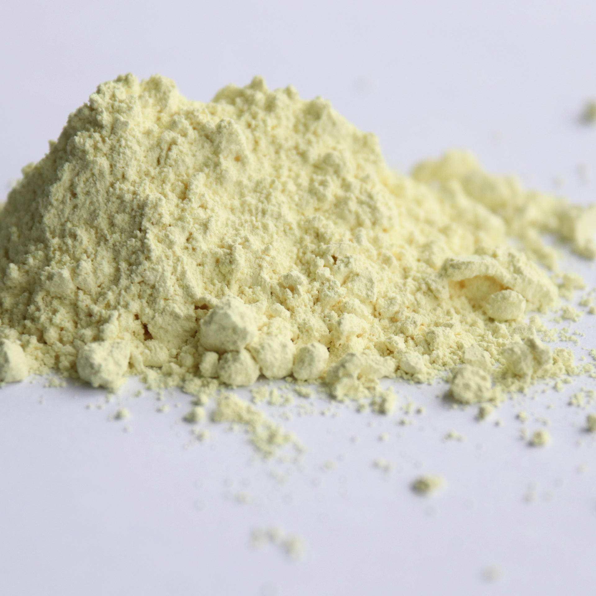 氧化铋bi2o3用在压敏电阻,热敏电阻,氧化物避雷器以及显像管等