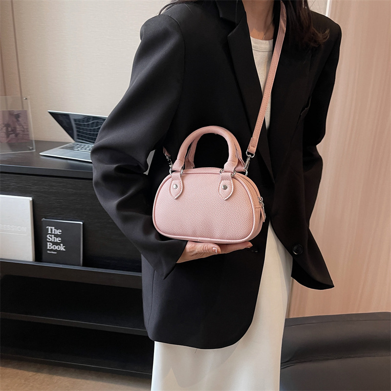 Simple Niche Design Bag Female 2023 New Spring Versatile Handheld Bucket Bag Advanced Texture Messenger Bag