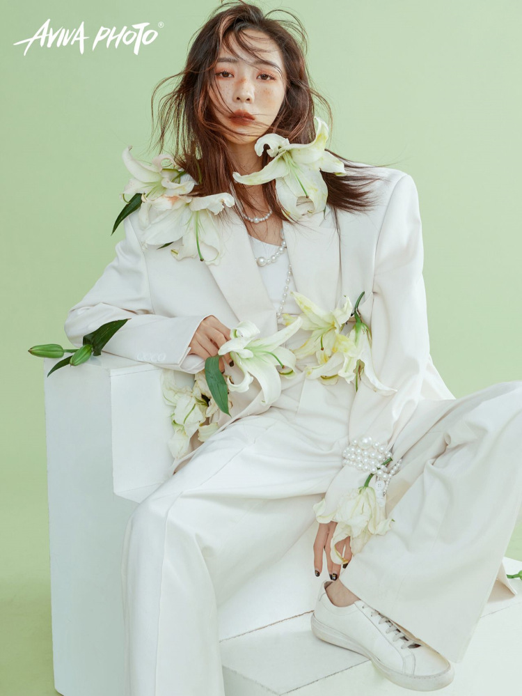 2021新款影楼个人形象照女士西服写真主题时尚个性肖像艺术照服装