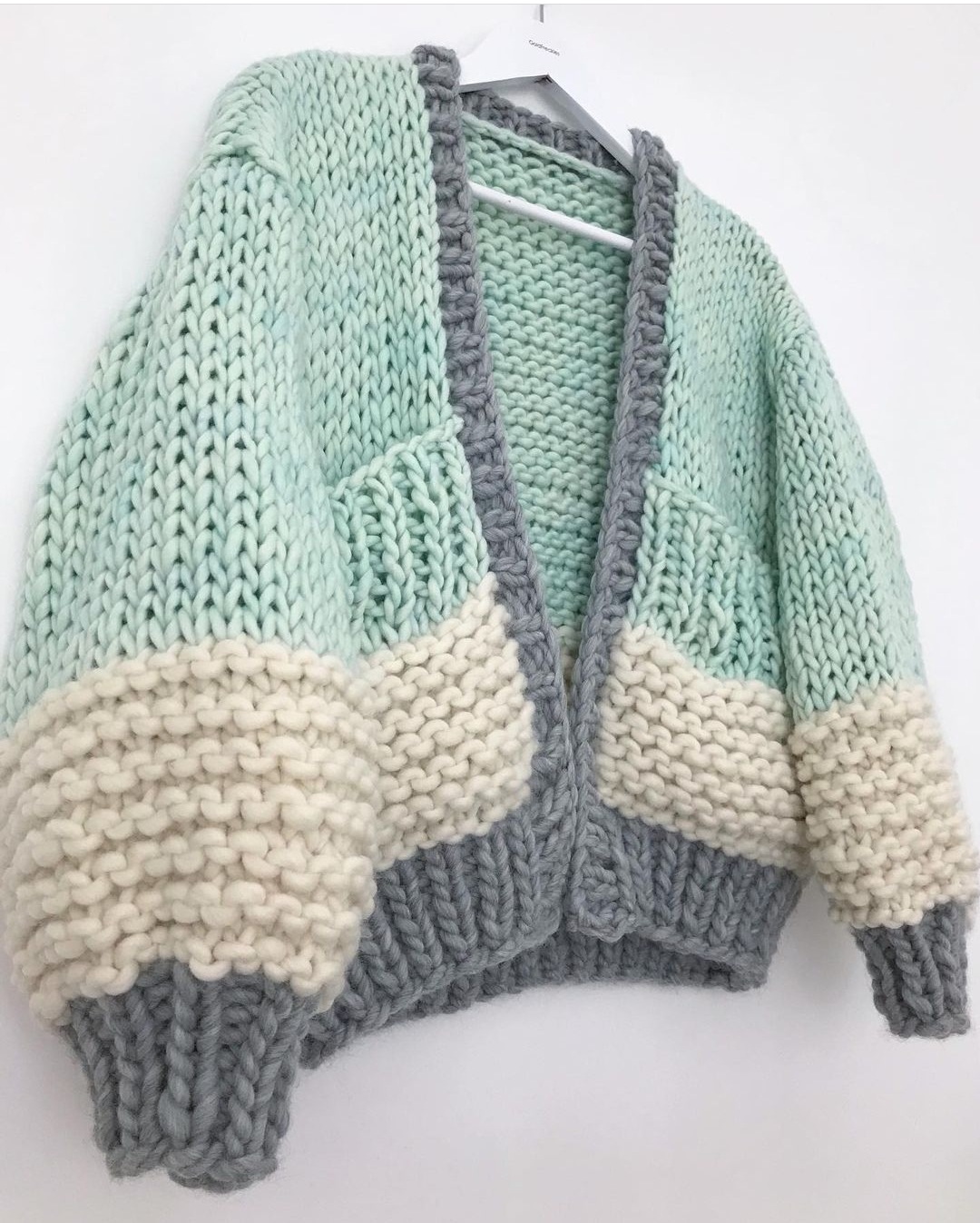 2023秋冬新品撞色口袋毛衣开衫休闲长袖手打粗棒针女外套宽松上衣