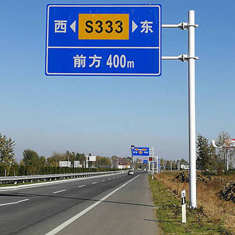 交通标志牌标志杆道路指示牌三角路牌红绿灯杆导向牌