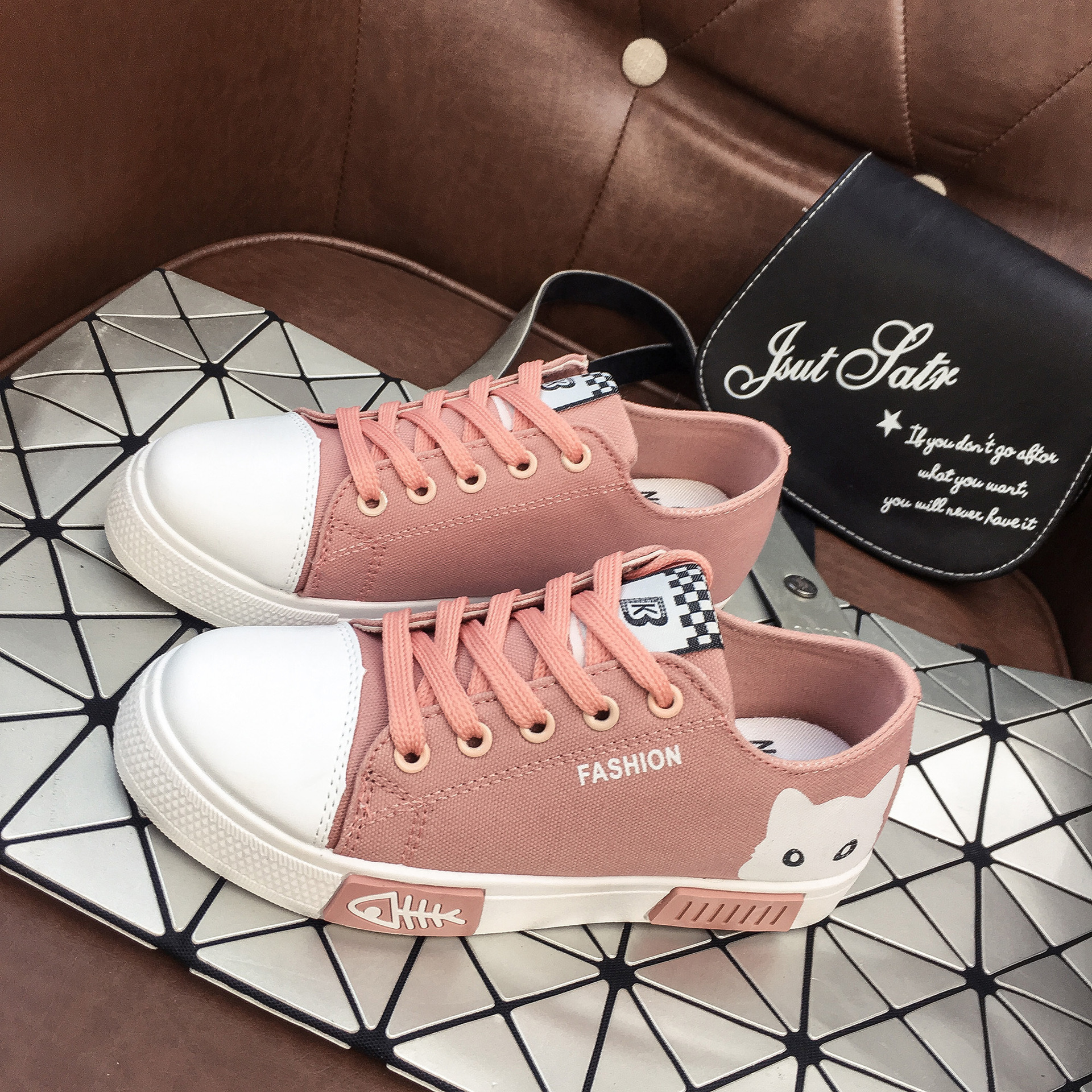 2019春季新款帆布鞋女平底休闲鞋女学生韩版布鞋女鞋黑色单鞋