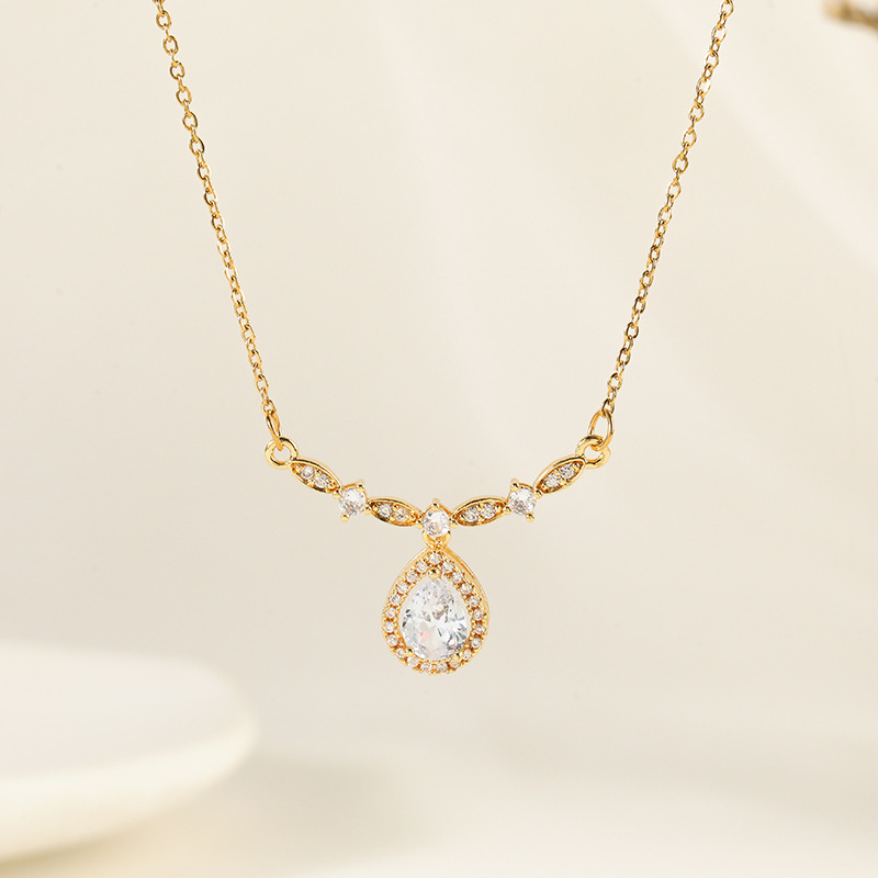 时尚高级感金色水滴项链女镶嵌锆石魅力轻奢风小众设计款首饰