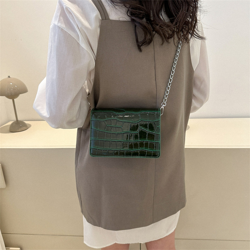 Wholesale Women's Chain Bag 2023 Popular New Fashion Crocodile Pattern Flap Small Square Bag Simple Shoulder Messenger Bag