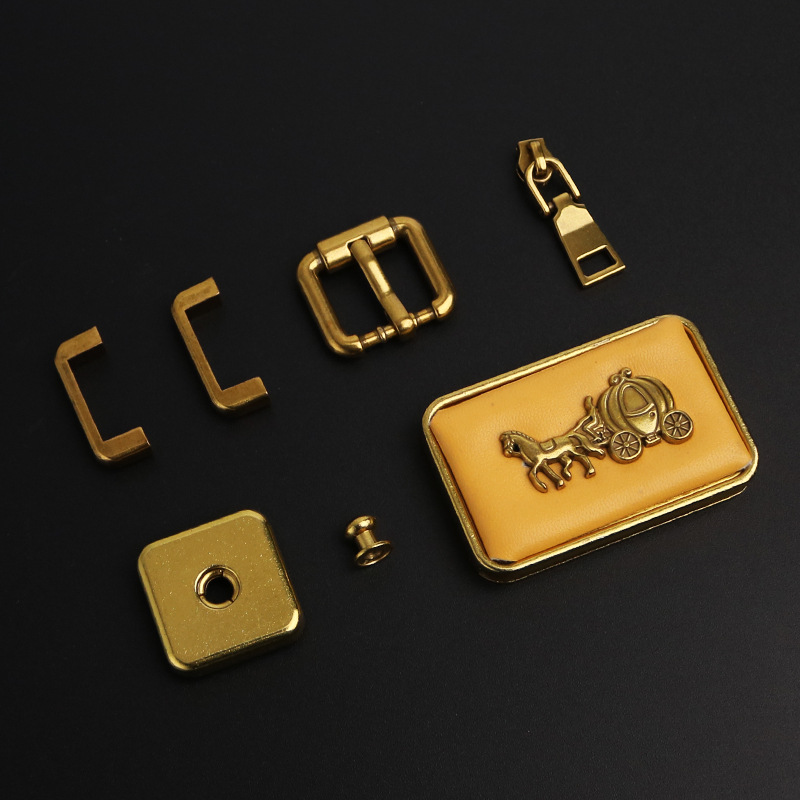 批发单肩斜挎风琴包锁扣鎏金马拖车包包锁扣五金配件颜色规格齐全