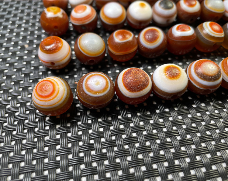 【材质】精品缠丝玛瑙红眼天珠16mm 随机发货示器不同等种种原因,您