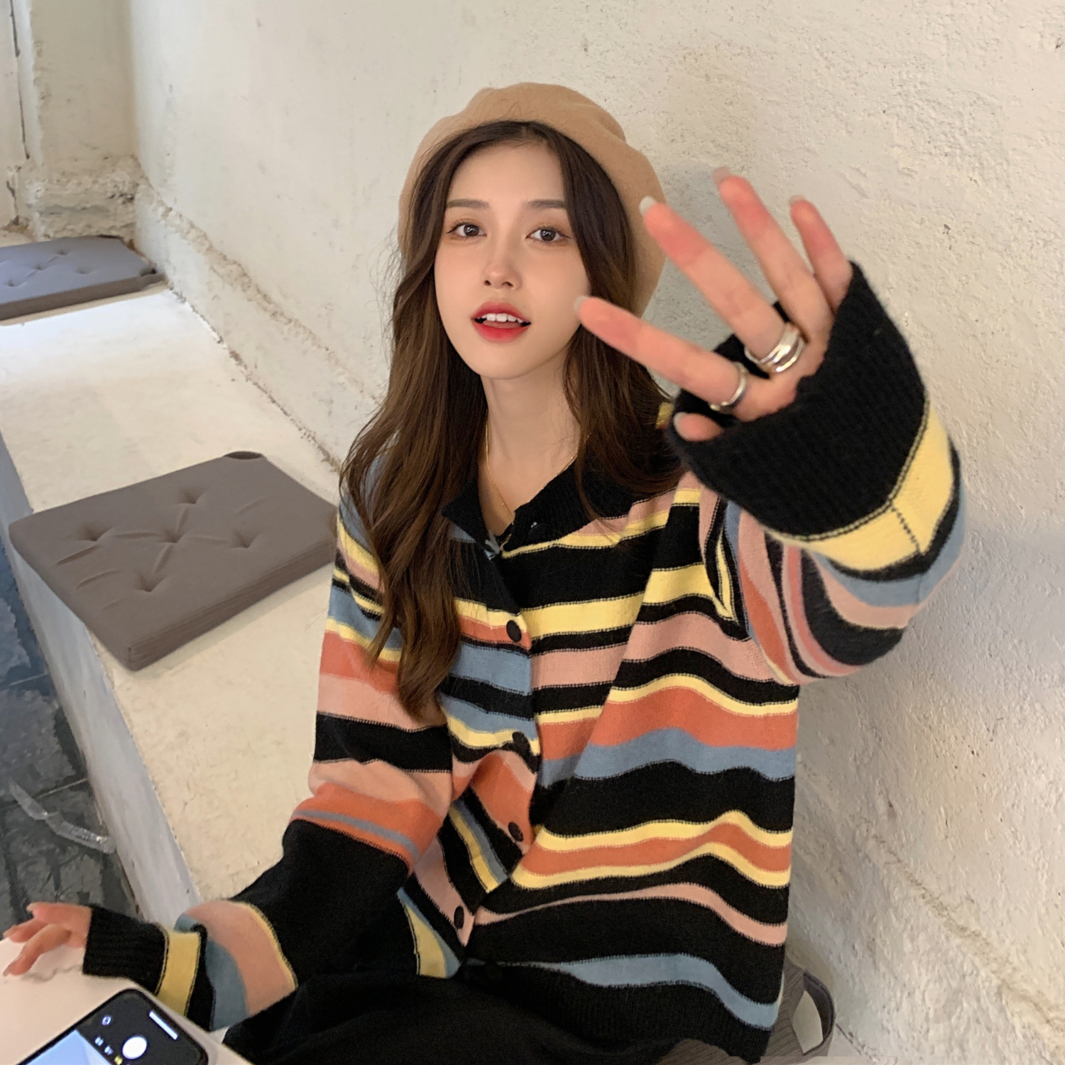 彩虹条纹针织开衫女春秋季2022新款法式温柔风设计感小众毛衣外套