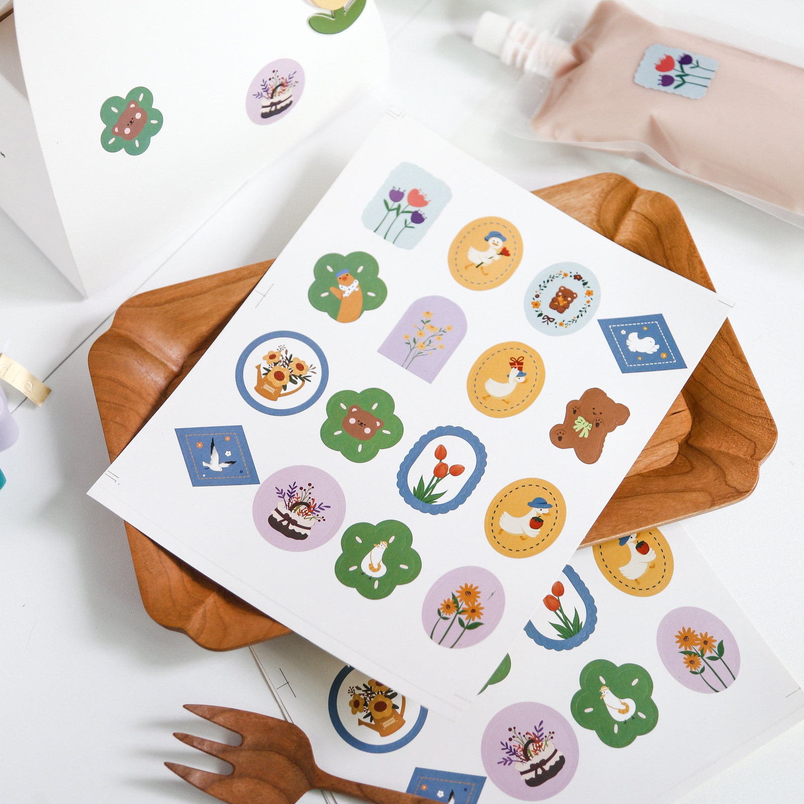 小红书可爱花朵贴纸烘焙甜点蛋糕马卡龙曲奇包装不干胶贴手帐贴纸