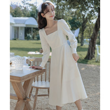 模特实拍2024春款新款法式复古小众气质显瘦方领连衣裙中长裙白色