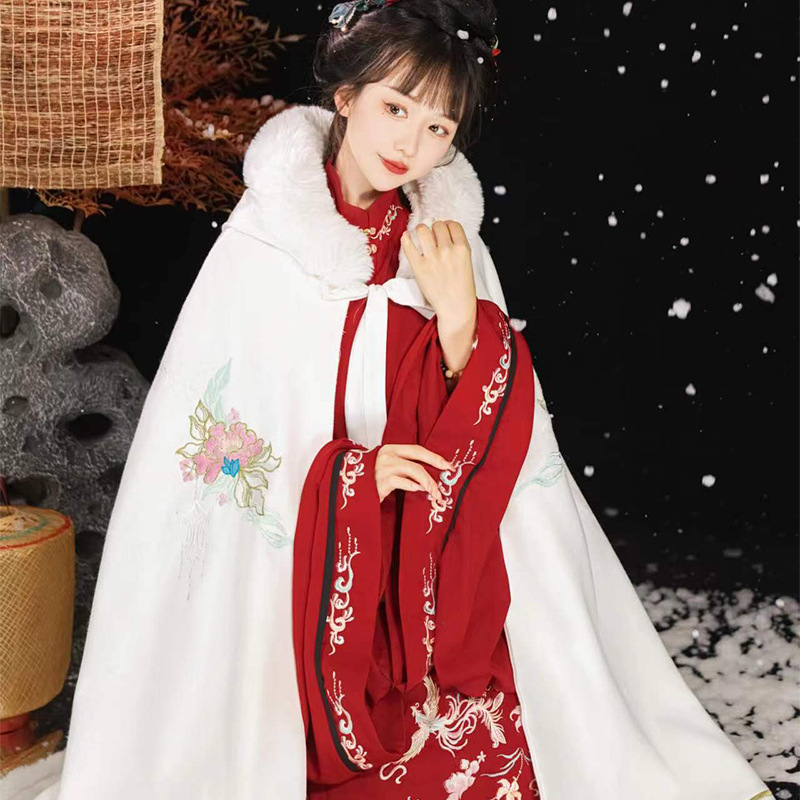 2024冬季新款斗篷汉服女披风中长款红色白色刺绣古风披肩加绒加厚