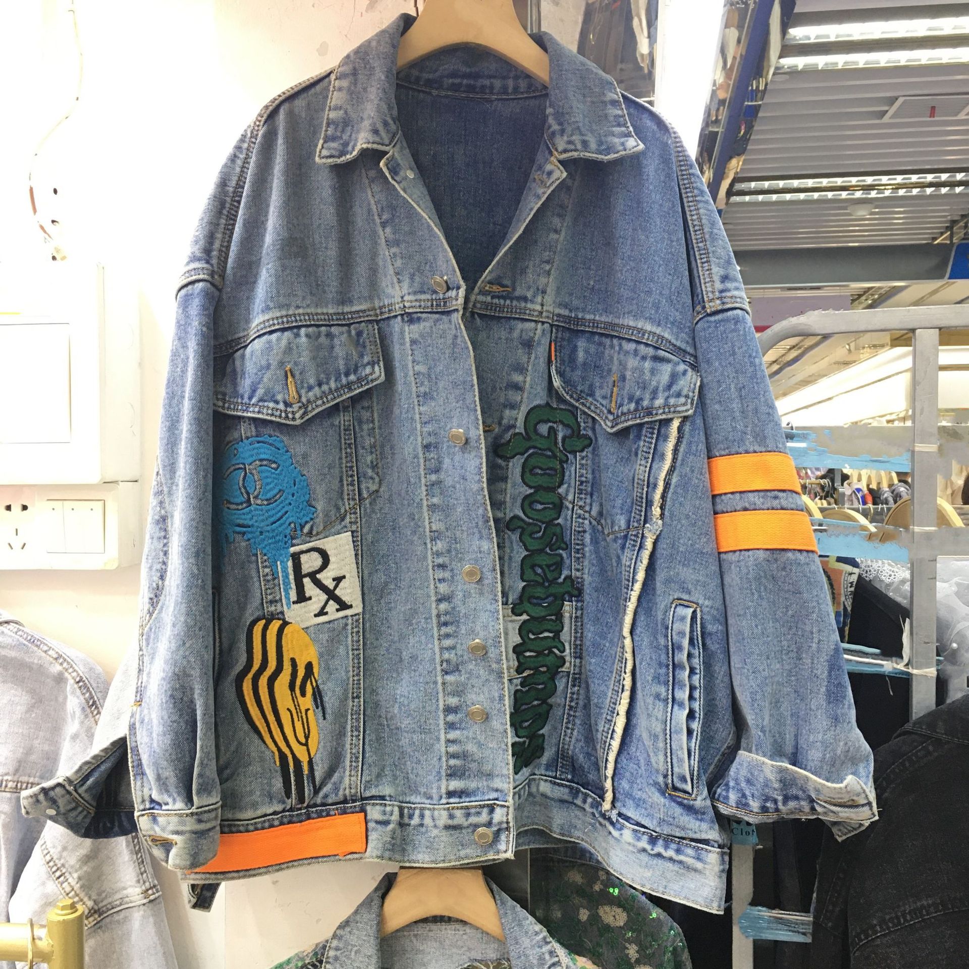 欧洲站2022春新款个性炸街拼接刺绣字母复古牛仔外套女宽松牛仔衣