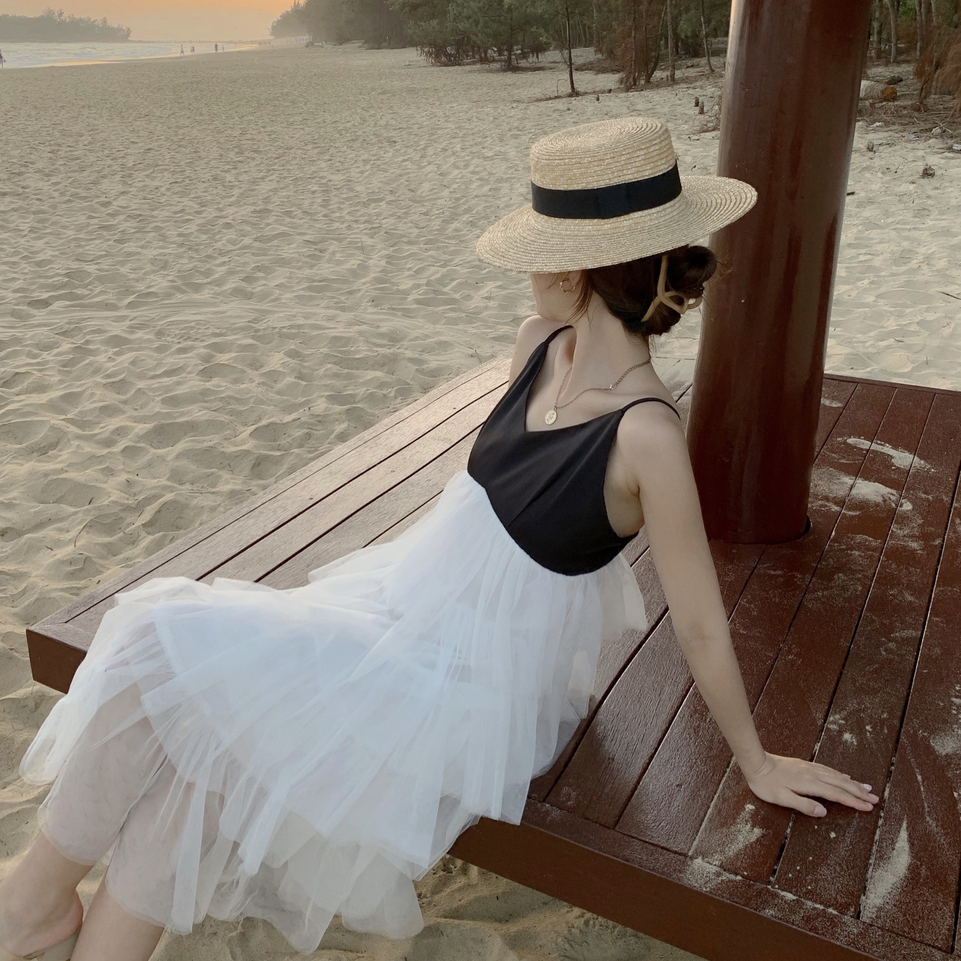 泰国三亚沙滩裙海边度假旅游拍照出游长裙仙女超仙露背吊带连衣裙