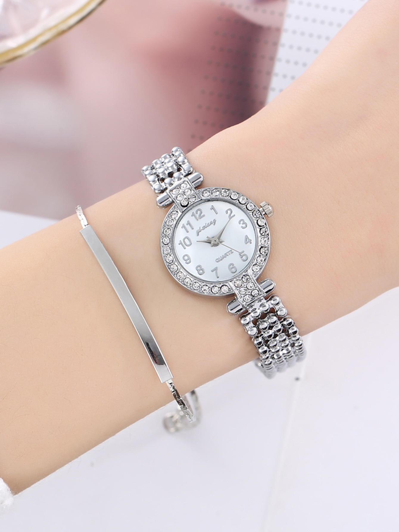 23小巧女士满钻钢带石英表奢华满天星手表女 蛇骨抽拉式手链盒装