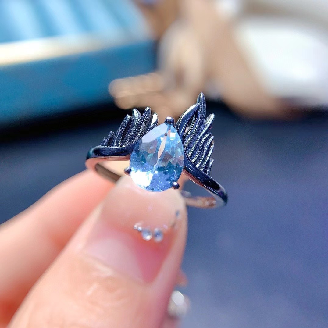 新款戒指925银镶嵌天然天空蓝托帕石水滴款6*8女士简单黑金工厂