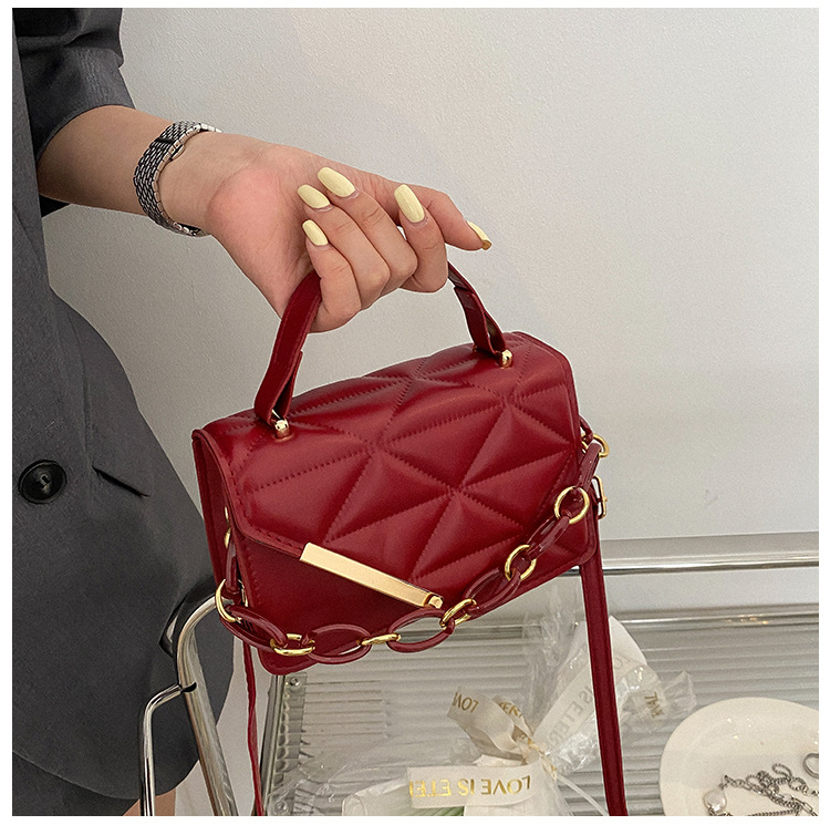 Design Retro Shoulder Bag 2022 Autumn and Winter Rhombus Metal Chain Fashion Women's Bag Commuter Travel Crossbody Bag