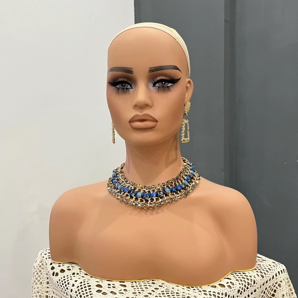 新款欧美假发模特头pvc 女仿真假人头 双肩展示肤色假发头模道具