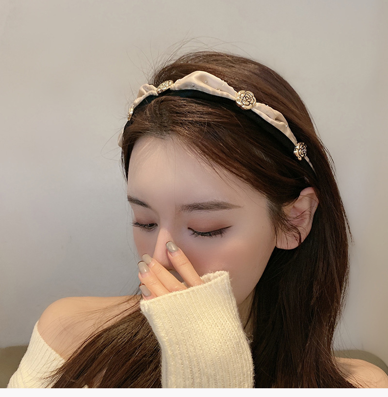 New Retro Three-Dimensional Camellia Mori Style Headband Female French Hepburn Style Super Fairy Rhinestone Headband Classic Style Hairpin