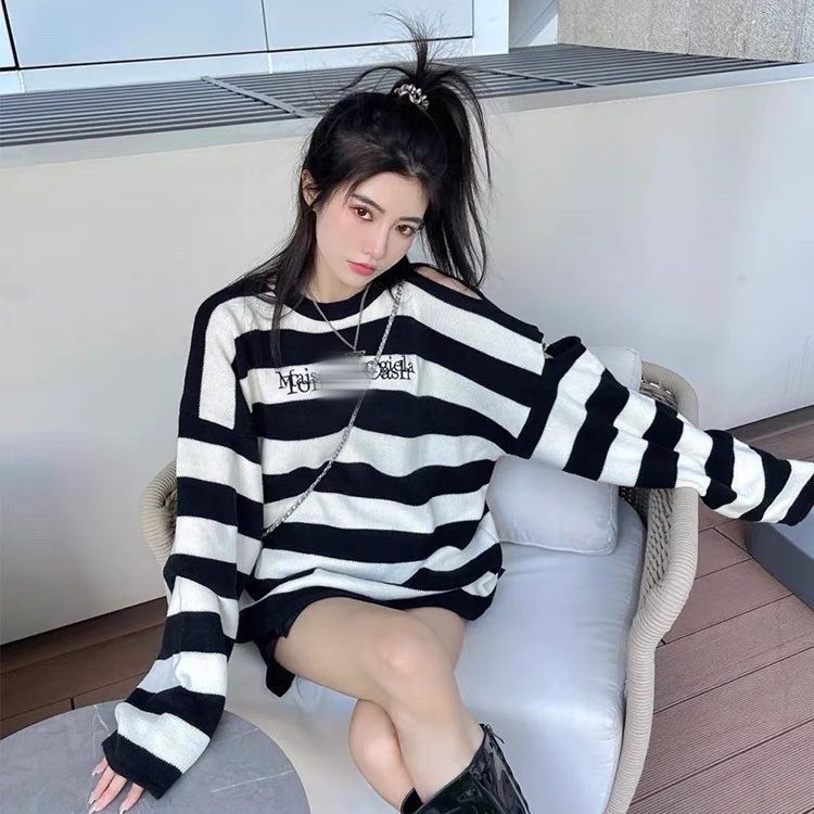 正确版mm6马吉拉联名黑白条纹毛衣杨幂同款字母刺绣破洞宽松上衣